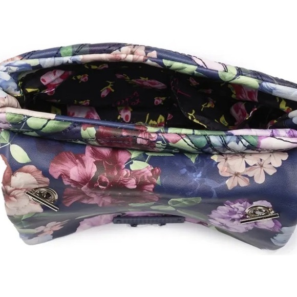 betsey Johnson Ellie Quilted Crossbody Navy Floral NWT - Picture 4 of 5